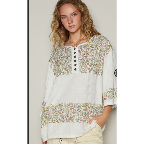 POL Tops - Summer Clearout Last 1️⃣ POL. Floral Gauze Top with buttons. New